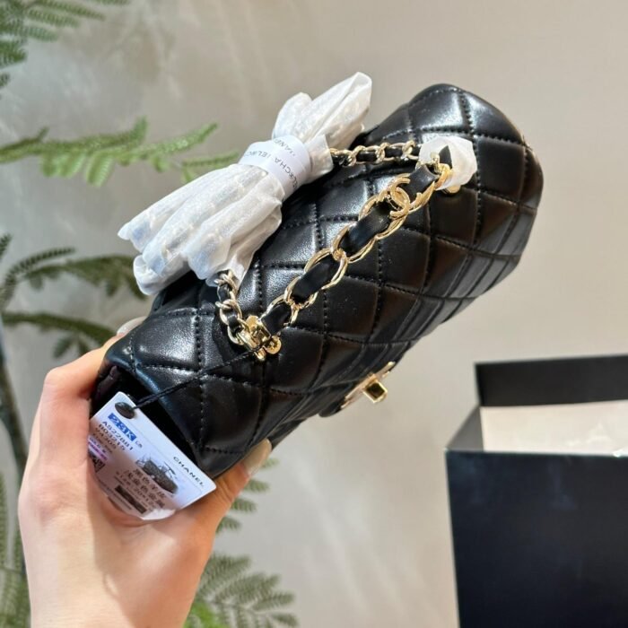 ⁦CHANEL HANDLE MINI CF Handbag⁩ - الصورة ⁦4⁩