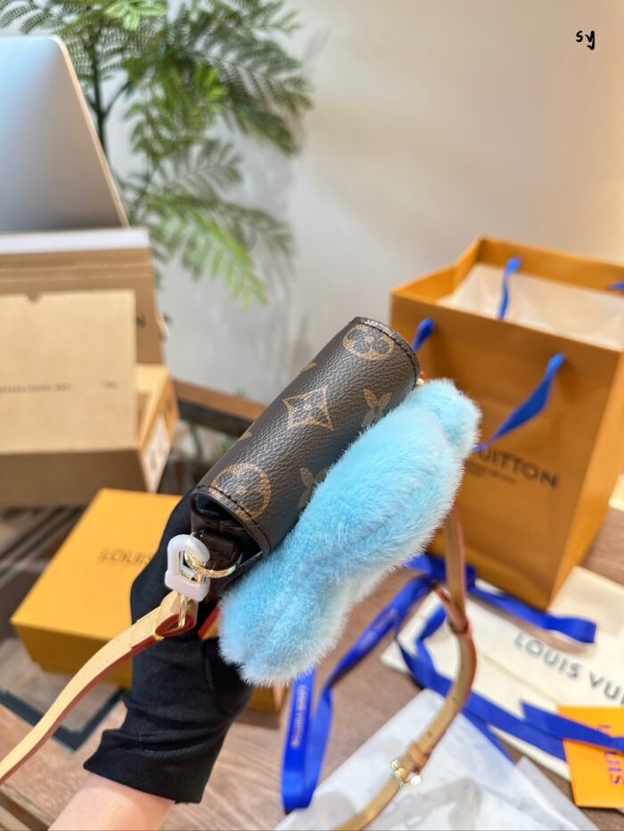 ⁦Louis Vuitton Vivienne Shoulder Bag Handbag⁩ - الصورة ⁦7⁩