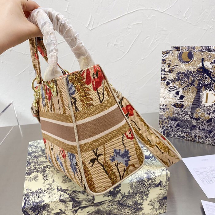 ⁦Dior The LADY D-LITE Bag⁩ - الصورة ⁦7⁩