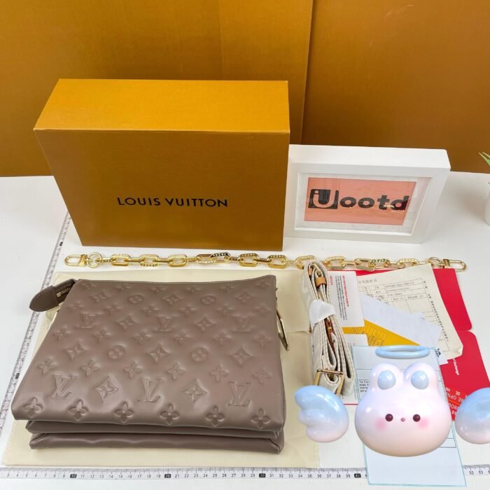 ⁦Louis Vuitton LV Coussin Small Shoulder Bag⁩ - الصورة ⁦8⁩