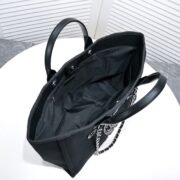 ⁦Chanel Cruise Chain Canvas Beach Bag Shopping bag Tote Shoulder Bag Handbag⁩ - الصورة ⁦8⁩