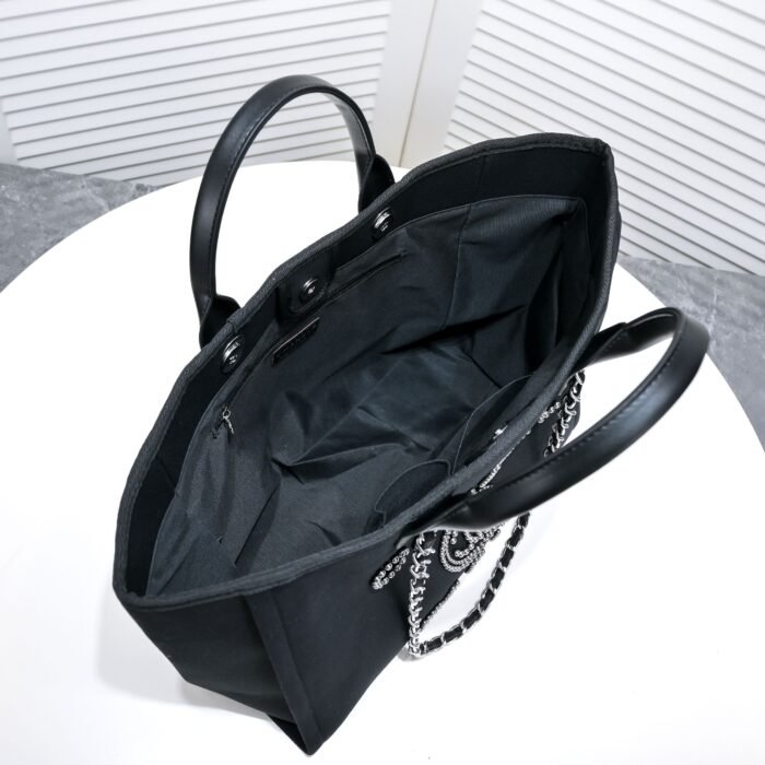 ⁦Chanel Cruise Chain Canvas Beach Bag Shopping bag Tote Shoulder Bag Handbag⁩ - الصورة ⁦8⁩
