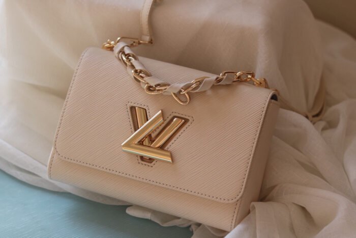 ⁦Louis Vuitton LV Twist Lock Detachable Shoulder Satchel Handbag⁩ - الصورة ⁦4⁩