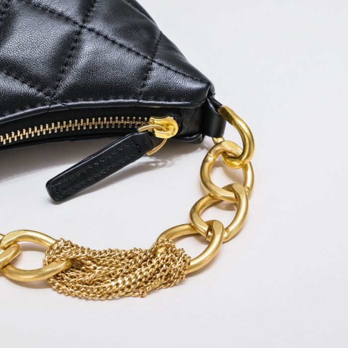 ⁦Chanel 23A Fringed Gold Chain Hobo Underarm Shoulder Bag Handbag⁩ - الصورة ⁦7⁩