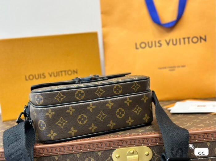 ⁦Louis Vuitton S-Lock Messenger Shoulder Bag Handbag⁩ - الصورة ⁦9⁩