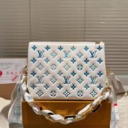 ⁦Louis Vuitton LV Coussin Small Shoulder Bag⁩ - الصورة ⁦11⁩