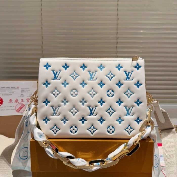 ⁦Louis Vuitton LV Coussin Small Shoulder Bag⁩ - الصورة ⁦11⁩