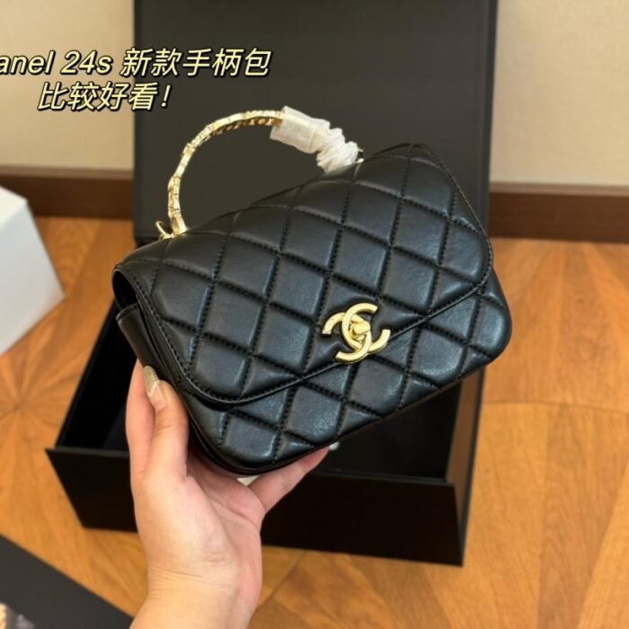 ⁦Chanel-mini-flap-bag-with-enamel-handle⁩ - الصورة ⁦1⁩