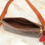 ⁦Louis Vuitton LV Pochette Accessoire XL  Handbags Shoulder Bags M11623 & M11741⁩ - الصورة ⁦11⁩