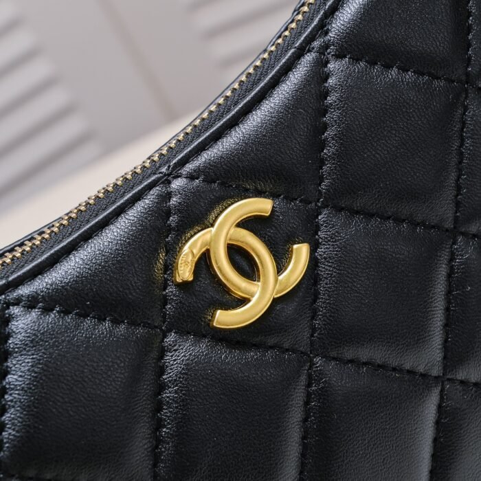 ⁦Chanel 23A Fringed Gold Chain Hobo Underarm Shoulder Bag Handbag⁩ - الصورة ⁦6⁩