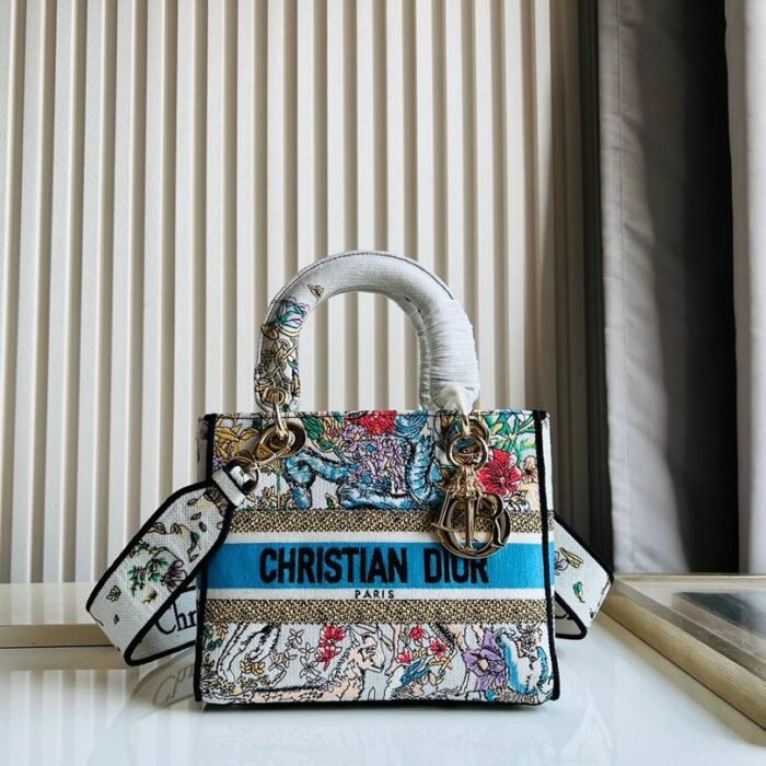⁦Dior The LADY D-LITE Bag Collection⁩ - الصورة ⁦4⁩