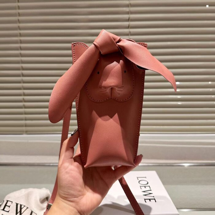 ⁦Loewe Rabbit Shaped Shoulder Bag⁩ - الصورة ⁦7⁩