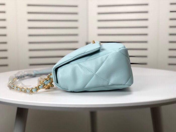 Chanel Lambskin Quilted Medium19 Flap Shoulder Bag Handbag - Image 2
