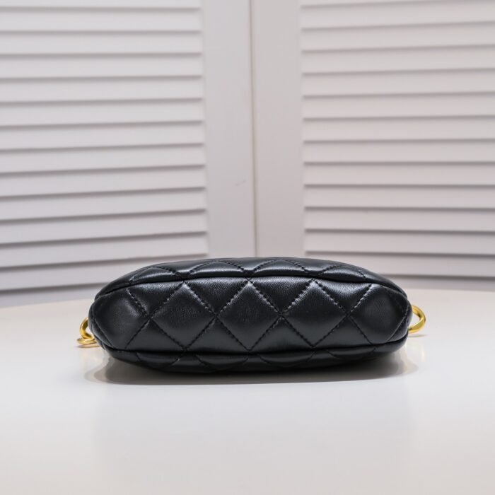 ⁦Chanel 23A Fringed Gold Chain Hobo Underarm Shoulder Bag Handbag⁩ - الصورة ⁦4⁩