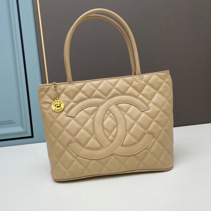 ⁦Chanel vintage Tote Hand Shoulder Bag⁩ - الصورة ⁦3⁩