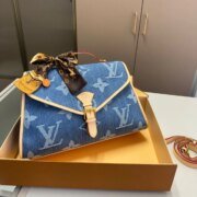 ⁦Louis Vuitton LV Diane Denim Messenger Shoulder Bag Handbag⁩ - الصورة ⁦3⁩