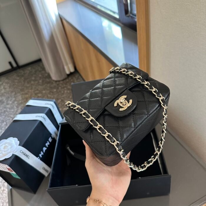 ⁦Chanel Flap Mini Bag in Square⁩ - الصورة ⁦5⁩