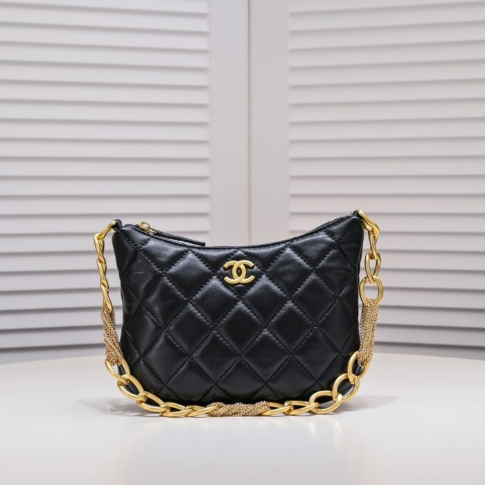 ⁦Chanel 23A Fringed Gold Chain Hobo Underarm Shoulder Bag Handbag⁩ - الصورة ⁦1⁩