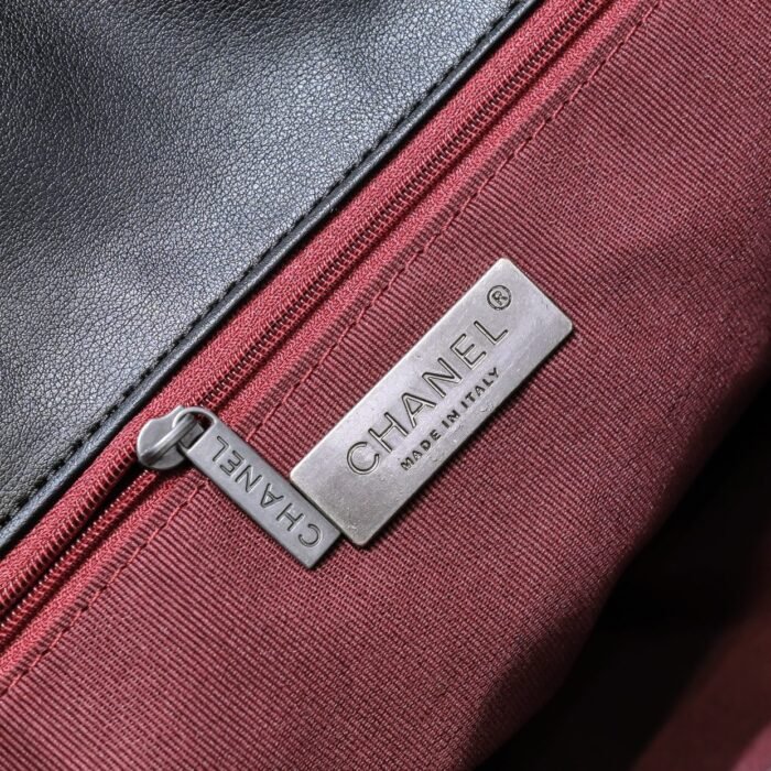 Chanel Lambskin Quilted Medium19 Flap Shoulder Bag Handbag - Image 9