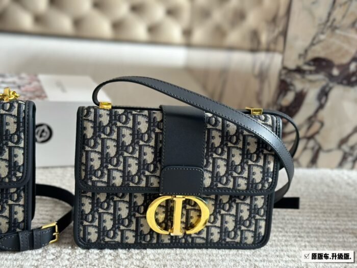 ⁦Dior Montaigne Shoulder Bag⁩ - الصورة ⁦3⁩