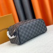 Louis Vuitton LV  Cosmetics Pouch Toiletry Bag Leather Handbag  Shoulder Bag - Image 7