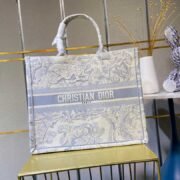 ⁦Dior Medium Book Tote Bag Handbag⁩ - الصورة ⁦7⁩