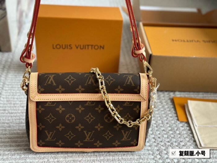 ⁦Louis Vuitton Dauphine Soft Shoulder Bag Handbag⁩ - الصورة ⁦5⁩