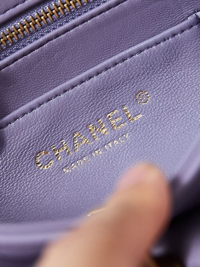 Chanel 10A Handbag Shoulder Bag Top Mirror Quality Version CHANEL AS5011 - Image 8