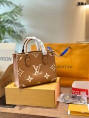 ⁦Louis Vuitton Onthego Shoulder Bag Handbag⁩ - الصورة ⁦2⁩