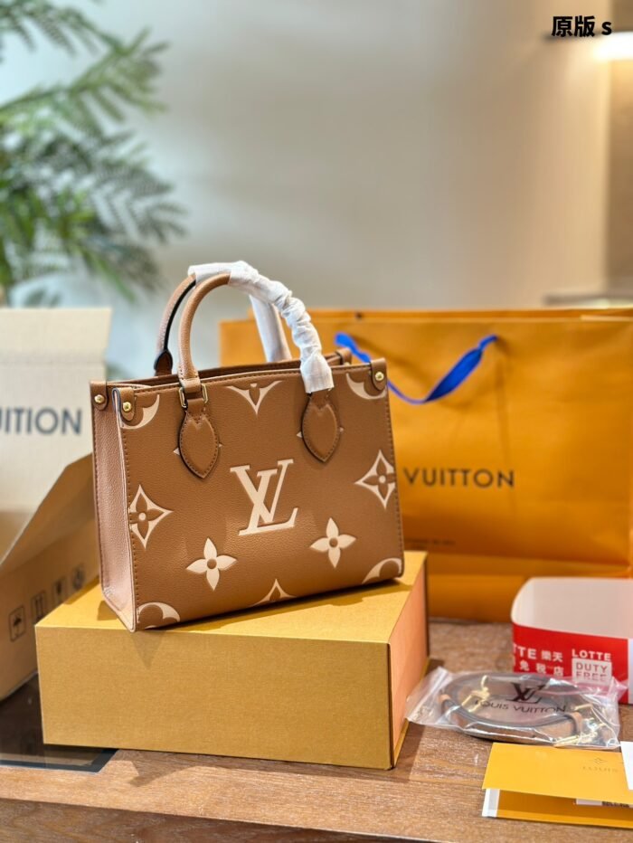 ⁦Louis Vuitton Onthego Shoulder Bag Handbag⁩ - الصورة ⁦2⁩