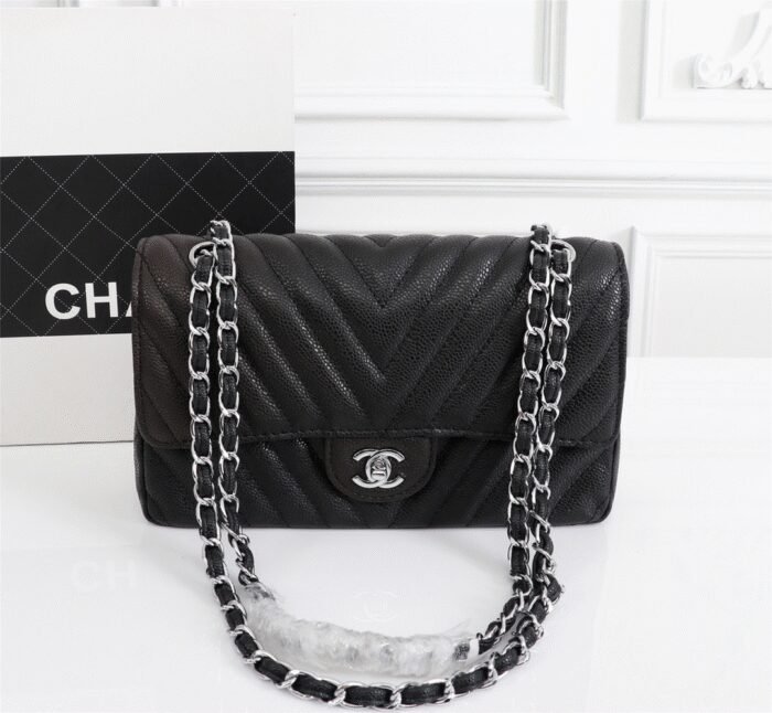 ⁦Chanel Clacssic Flap CF Chain Shoulder Strap Bag⁩ - الصورة ⁦1⁩