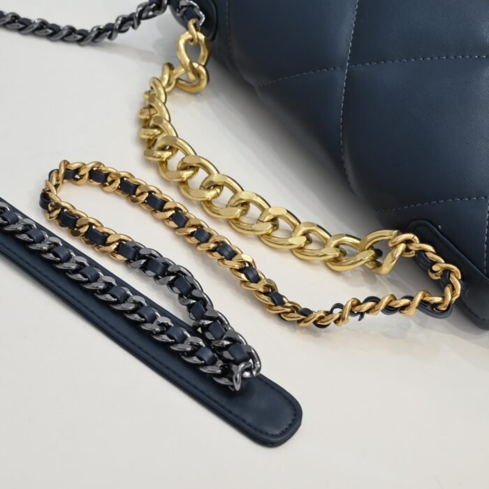 ⁦Chanel Lambskin Quilted Medium19 Flap Shoulder Bag Handbag⁩ - الصورة ⁦7⁩