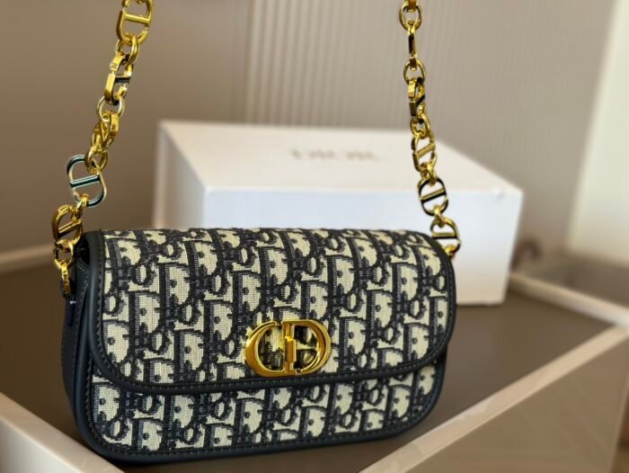 ⁦Dior 30 montaigne avenue Shoulder Bag⁩ - الصورة ⁦5⁩
