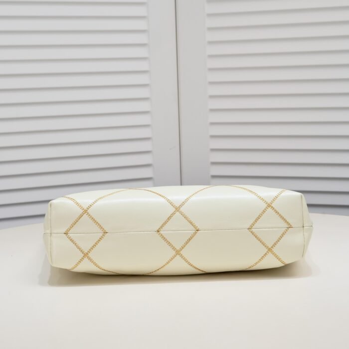 ⁦Chanel 22 Bag Pearl Bag Golden Thread Shoulder Bag Handbag⁩ - الصورة ⁦4⁩
