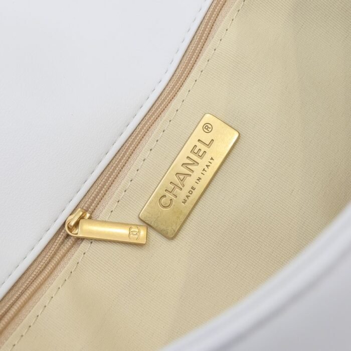 Chanel Lambskin Quilted Medium19 Flap Shoulder Bag Handbag - Image 9