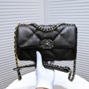 ⁦Chanel Chanel Lambskin Quilted Small 19 Flap Shoulder Bag Handbag⁩ - الصورة ⁦5⁩