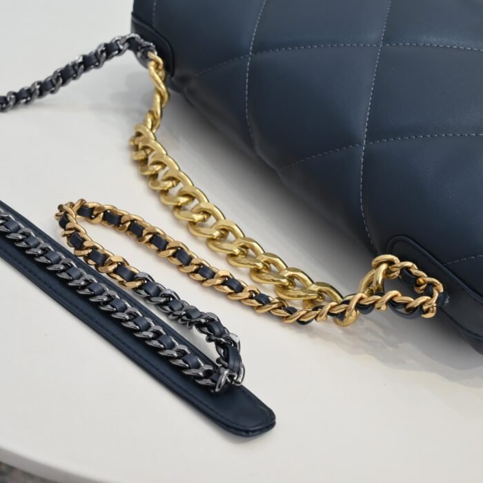 ⁦Chanel Lambskin Quilted Large19 Flap Shoulder Bag Handbag⁩ - الصورة ⁦7⁩