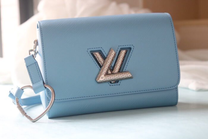 ⁦Louis Vuitton LV Twist Heart Embellished Shoulder Crossbody Bag M24036⁩ - الصورة ⁦7⁩