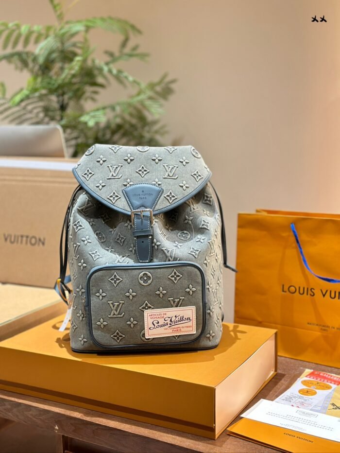 ⁦Louis Vuitton Denim Backpack Bag⁩ - الصورة ⁦1⁩