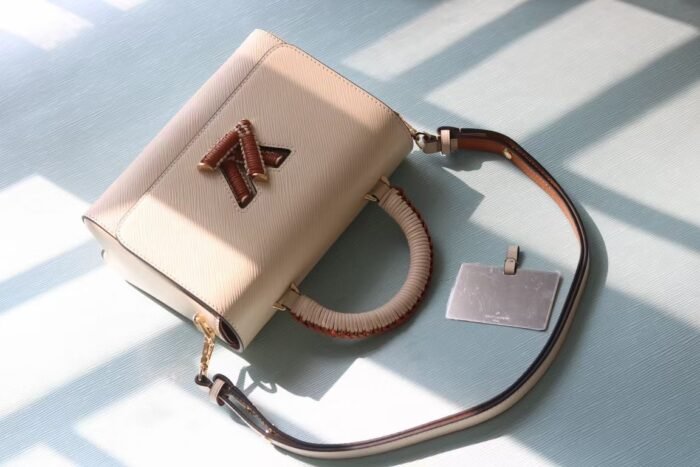Louis Vuitton LV Twist Shoulder Crossbody Handbag M22236 - Image 4