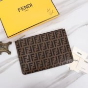 ⁦FENDI Printed Canvas Clutch Toiletry Bag⁩ - الصورة ⁦6⁩