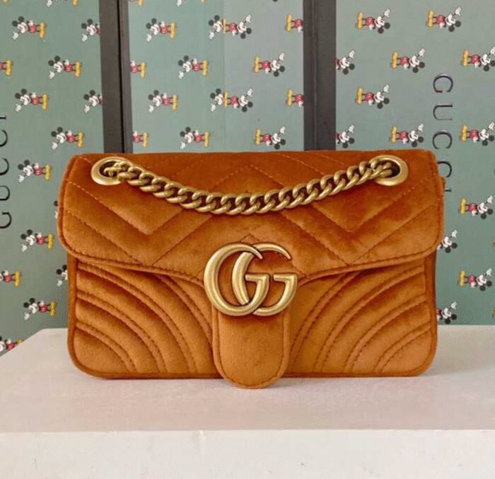 ⁦Gucci GG Marmont Velvet Mini Shoulder Bag⁩ - الصورة ⁦3⁩