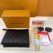 ⁦Louis Vuitton LV Coussin Small Shoulder Bag⁩ - الصورة ⁦7⁩