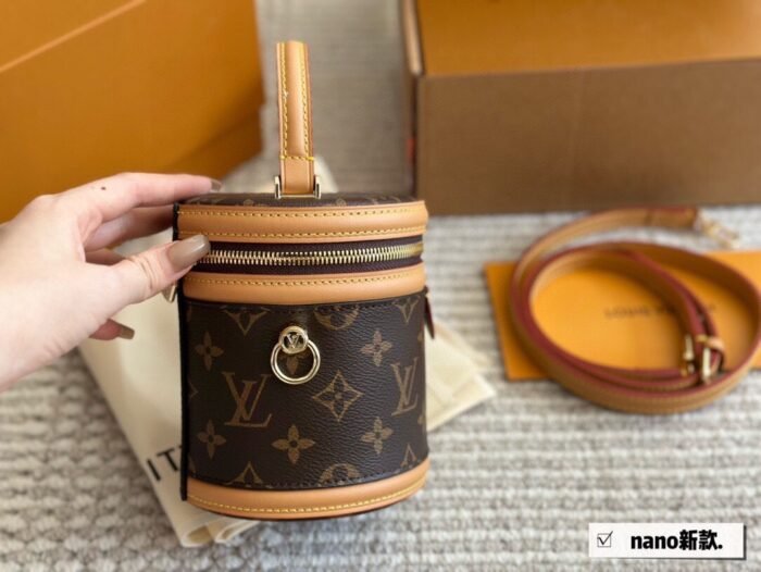 ⁦Louis Vuitton Cannes Shoulder Bag Handbag⁩ - الصورة ⁦7⁩