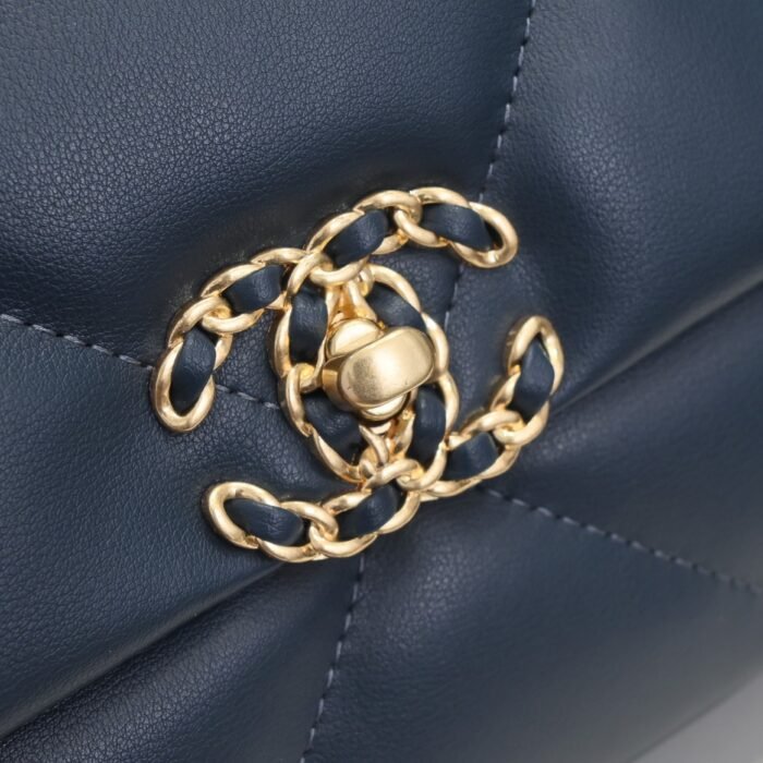 ⁦Chanel Lambskin Quilted Medium19 Flap Shoulder Bag Handbag⁩ - الصورة ⁦6⁩