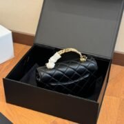 ⁦Chanel-mini-flap-bag-with-enamel-handle⁩ - الصورة ⁦13⁩