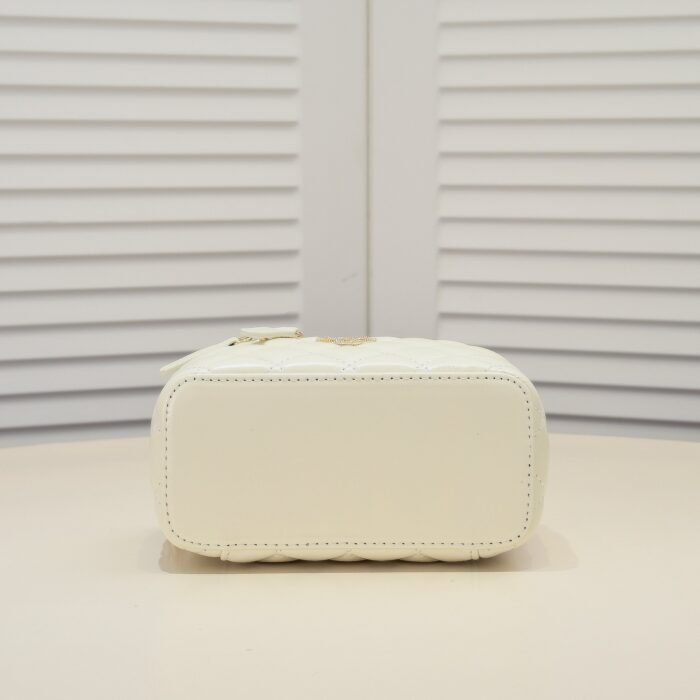 Chanel Pearl Handle Box Bag Makeup Shoulder Bag Handbag - Image 4
