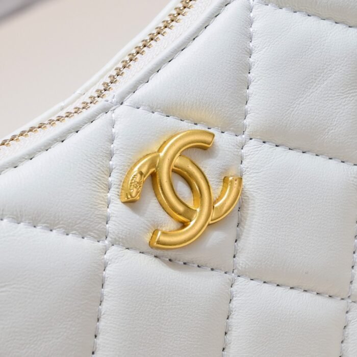 ⁦Chanel 23A Fringed Gold Chain Hobo Underarm Shoulder Bag Handbag⁩ - الصورة ⁦6⁩