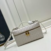 ⁦Bottega Veneta Intrecciato Mini Shoulder Crossbody Cosmetic Bag⁩ - الصورة ⁦5⁩
