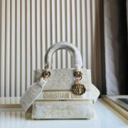 ⁦Dior The LADY D-LITE Bag Collection⁩ - الصورة ⁦6⁩